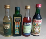 LOTE COM  04 BEBIDAS MINIATURAS PASSPORT - MARTINI - ST REMY - CAMPARI - NO ESTADO