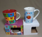 LOTE CONTENDO 02 CANECAS DE PORCELANAS - SEM USO