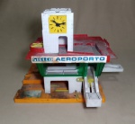 VINTAGE - BRINQUEDO - STELLO AEROPORT - TORRE DE CONTROLE - NO ESTADO - MEDINDO 32 X 46 X 42 CM