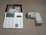 LOTE CONTENDO 01 PAPA BOLINHAS SINGER - 01 CALCULADORA - NO ESTADO - NÃO TESTADOS