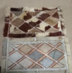 PAR DE TAPETES EM COURO - COSTURA PESPONTADA - MEDINDO 78 X 44 CM - SEM USO