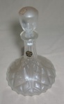 DECANTER DE CRISTAL - RICA LAPIDAÇÃO - MEDINDO 27 X 18 CM - POSSUI MARCAS DO TEMPO