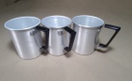 LOTE CONTENDO 03 CANECAS DE ALUMÍNIO  - MEDINDO 9 X 11 CM CADA - SEM USO