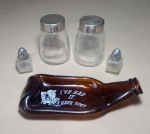 LOTE CONTENDO 04 RECIPIENTES PARA TEMPEROS - 01 PETISQUEIRA EM FORMA DE GARRAFA - MEDINDO 18 CM