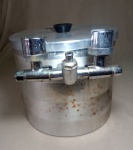 SERVGELA - EQUIPAMENTO PARA SERVIR BEBIDAS GELADAS - DE ALUMÍNIO - MEDINDO 26 X 38 X 24 CM - NÃO TESTADA - NO ESTADO