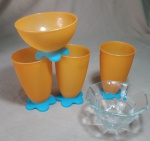 LOTE COM 03 COPOS PLÁSTICO - 1 BOLW - 01 BOLW DE VIDRO180 - LOTE COM 02 XÍCARAS DE PORCELANA - SEM USO