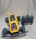 RARIDADE - CARRO DE CONTROLE REMOTO - MARCA BRIGHT BUGGY - MODELO ADVAN TORNADO - MEDINDO 40 CM - NÃO TESTADO - ACOMPANHA CONTROLE - NO ESTADO