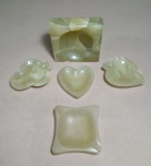 LOTE CONTENDO 05 CINZEIROS CONFECCIONADOS EM ALABASTRO VERDE - MAIOR MEDINDO 8 CM