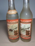 LOTE COM 2 GARRAFAS DE VODKA RUSSA - STOLICHNAYA - VENDA PROIBIDA PARA MENORES DE 18 ANOS - NO ESTADO