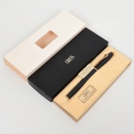 COLECIONISMO, uma (1) caneta da marca CROSS, modelo CLASSIC BLACK, brinde do CITIBANK, acondicionada na caixa original e sem uso, faltando a carga, vide foto.