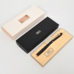 COLECIONISMO, uma (1) caneta da marca CROSS, modelo CLASSIC BLACK, brinde do CITIBANK, acondicionada na caixa original e sem uso, faltando a carga, vide foto.