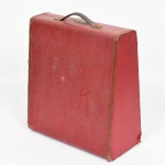 DIVERSOS, uma (1) máquina de datilografia, portátil, marca OLIVETTI, modelo STUDIO 44, acondicionada em caixa rígida tipo maleta, sinais de uso, vide foto.