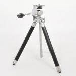 FOTOGRAFIA, um (1) tripé para câmera fotográfica, retrátil, marca TELESAR, medindo fechado 28 cm altura, sinais de uso, vide foto.