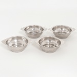 AÇO INOX, quatro (4) taças para sobremesa, sem marca de manufatura aparente, medindo 9,5 cm diâmetro mais as abas, sinais de uso, vide foto.