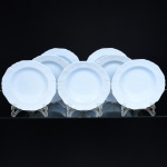 FAIANÇA INGLESA, sete (7) pratos fundos, tonalidade azul, marca J & G Meakin Ltd (fundada em 1851 no Hanley, Stoke-on-trent, Staffordshire, pelos irmãos James e George, foi vendida em 1970 para o grupo Wedgwood mas ainda usou o nome Meakin até o ano 2000), modelo CELESTE, medindo 22,5 cm diâmetro, sinais de uso, vide foto.