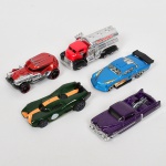 COLECIONISMO, cinco (5) carros miniatura HOT WHELLS, produzidos na Malásia, sem uso retirados da embalagem e colocados na estante, modelos variados, ano aproximado 2000, um pouco mais, um pouco menos, vide foto.