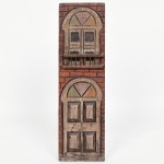 ARTE POPULAR, uma (1) talha em madeira maciça, representando fachada de casa, assinatura  TARCÍSIO RIO 77 quase apagada no verso, para fixação em parede, medindo 10,5 x 36,5 cm, vide foto.