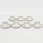 PORCELANA ORIENTAL, sete (7) xícaras para café, ornadas com barrado preto e dourado, marca não identificada em caracteres nos pires, sinais de uso, vide foto.