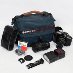 FOTOGRAFIA, uma (1) câmera fotográfica, marca CANON, modelo T90, 50 mm, Made in Japan, numerada 1119679, acompanham: 1 lente 35-105 mm com fungo e 1 flash, modelo 300TL, ambas da mesma marca, além de fôlder, manuais, filtros e bolsa para transportar, usada, não testada e sem garantia, vide foto.