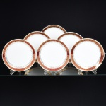PORCELANA, seis (6) pratos de sobremesa, ornados com faixa na tonalidade bordo, generosos arremates a ouro, manufatura STEATITA (Campo Largo, PR, funcionou de 1954 a 1994), medindo 19 cm diâmetro, sinais de uso, vide foto.