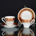 PORCELANA, par (2) xícaras para café, ornadas com faixa na tonalidade bordo, generosos arremates a ouro, manufatura STEATITA (Campo Largo, PR, funcionou de 1954 a 1994), ideais para coleção de cristaleira, sinais de uso, vide foto.