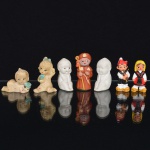 ESCULTURAS, sete (7) figurativas confeccionadas em materiais diversos: cerâmica; biscuit e resina, algumas policromadas, medindo a maior 5,5 cm altura, vide foto.