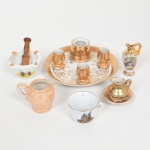 PORCELANA, dez (10) itens miniatura, modelos e procedências variadas, alguns no estado, medindo a maior peça 11,5 cm diâmetro, vide foto.