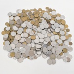 NUMISMÁTICA, entre quatrocentas e quinhentas (400/500) moedas, diversos, períodos, valores, padrões monetários, metais e estados de conservação, a grande maioria brasileira, podendo ou não ter uma ou outra estrangeira, CAÇA AO TESOURO, vide foto.