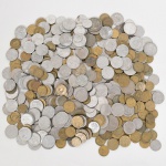 NUMISMÁTICA, entre quatrocentas e quinhentas (400/500) moedas, diversos, períodos, valores, padrões monetários, metais e estados de conservação, a grande maioria brasileira, podendo ou não ter uma ou outra estrangeira, CAÇA AO TESOURO, vide foto.