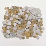 NUMISMÁTICA, entre quatrocentas e quinhentas (400/500) moedas, diversos, períodos, valores, padrões monetários, metais e estados de conservação, a grande maioria brasileira, podendo ou não ter uma ou outra estrangeira, CAÇA AO TESOURO, vide foto.