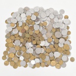 NUMISMÁTICA, entre quatrocentas e quinhentas (400/500) moedas, diversos, períodos, valores, padrões monetários, metais e estados de conservação, a grande maioria brasileira, podendo ou não ter uma ou outra estrangeira, CAÇA AO TESOURO, vide foto.