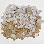 NUMISMÁTICA, entre quatrocentas e quinhentas (400/500) moedas, diversos, períodos, valores, padrões monetários, metais e estados de conservação, a grande maioria brasileira, podendo ou não ter uma ou outra estrangeira, CAÇA AO TESOURO, vide foto.