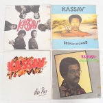MÚSICA, quatro (4) LPs em vinil: 3 (diferentes) Kassav (música caribenha); 1 Carlos Baptista, todos aparentemente em bom estado, usados e sem garantia, vide foto.