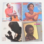 MÚSICA, quatro (4) LPs em vinil: Luis Miguel; Carlos Baptista; Waldemar Bastos; Teta Lágrimas (Portugal), todos aparentemente em bom estado, usados e sem garantia, vide foto.