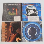 MÚSICA, quatro (4) LPs em vinil: King Sunny Ade; Mirian Makeba; Manu Dibango (Emmanuel Dibango  Duala, Camarões); Thomas Mapfumo & The Blacks Unlimited (Thomas Mapfumo - Zimbabue), todos aparentemente em bom estado, usados e sem garantia, vide foto.