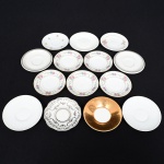 PORCELANA, quatorze (14) pires variados para café, descasados sem as xícaras, manufaturas SCHMIDT e RENNER, decorações variadas, vide foto.