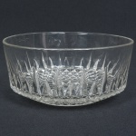 VIDRO FRANCÊS, um (1) bowl, incolor e translúcido, modelagem geometrizada, marca ARCOROC, medindo 20 cm diâmetro e 9 cm altura, sinais de uso, vide foto.