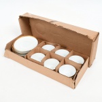 PORCELANA, seis (6) xícaras para chá, tonalidade branca, detalhes a ouro, modelo MEDAILLON, manufatura RENNER (Porto Alegre, RS, fundada em 1942; em 1998 foi vendida para a Vista Alegre de Portugal; em 1999 mudou a razão social para Vista Alegre do Brasil), na caixa e sem uso, vide foto.