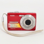 FOTOGRAFIA, uma (1) câmera fotográfica, marca KODAK, modelo Optical Zoom XE, usada, não testada e sem garantia, vide foto.