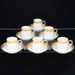 PORCELANA TAILANDESA, seis (6) xícaras para café, tonalidade branca, arremates a ouro com faixa em guirlanda de folhas e friso, marca ROYAL PORCELAIN  KINGDOM OF THAILAND, não aparentam terem sido usadas ou pouco uso, vide foto.