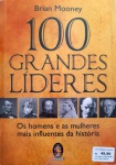 Livro. Biblioteca José Roberto Teixeira Leite. 100 GRANDES LÍDERES  OS HOMENS E AS MULHERES MAIS INFLUENTES DA HISTÓRIA, de Brian Mooney. São Paulo: Madras, 2013. 22,8 x 16 cm, 413 págs. Em bom estado. Uma sucessão de estadistas, chefes guerreiros, líderes religiosos, reformadores, heróis nacionais, revolucionários, exploradores e industriais que modificaram o mundo  para o bem ou para o mal.