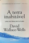 Livro. Biblioteca José Roberto Teixeira Leite.A TERRA INABITÁVEL / UMA HISTÓRIA DO FUTURO, de David Wallace-Wells. São Paulo: Companhia das Letras, 2019. 21 x 14 cm, 374 págs. Em bom estado. Calor letal, fome, inundações, incêndios, piora da qualidade do ar, desertificação, morte dos oceanos, colapso econômico... eis alguns  sinais inequívocos de que  o aquecimento global se agrava, e o fim está mais próximo do que se imagina.