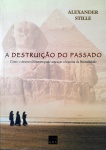 Livro. Biblioteca José Roberto Teixeira Leite. A DESTRUIÇÃO DO PASSADO, de Alexander Stille. São Paulo: Arx, 2005,  23 x 16 cm. 423 págs. Em bom estado. Não se trata de uma condenação, mas de uma advertência: publicado há mais de 20 anos, quando ainda não se falava em Inteligência Artificial, este livro nos explica como o desenvolvimento tecnológico pode ameaçar a história da Humanidade.