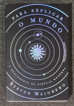Livro. Biblioteca José Roberto Teixeira Leite. PARA EXPLICAR O MUNDO / A DESCOBERTA DA CIENCIA MODERNA, de Steven Weinberg. São Paulo, Companhia das Letras, 2015. 494 págs.,  21 x 13,8 cm. Em perfeito estado. O autor, Prêmio Nobel de Física, traça com elegância e evidente conhecimento uma história da ciência desde a Grécia Antiga aos tempos modernos, detendo-se  na contribuição de Aristóteles, Arquimedes, Euclides, Copérnico, Galileo, Kepler, Newton, Descartes, Einstein e muitíssimos outros.