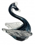 Escultura em cristal de Murano colorido, figura de cisne. Mede 18cm.