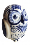 Grande e bela coruja de porcelana branca e azul de origem asiática. Medida 16cm de altura.