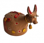 ARTE POPULAR BRASILEIRA -ZÉ CABOCLO FILHO - Bumba Meu Boi, escultura em terracota levantada por palheta, lindamente policromada e assinada. Medidas 14x8x10 cm.
