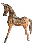 Grande cavalo esculpido em bloco de madeira com ricos trabalhos e policromia. Medida 39x41cm. VEJA FOTO EXTRA.