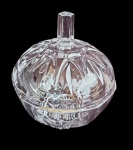 Linda compoteira em cristal, decorada com decorações em lapidação. Medidas15x18cm.