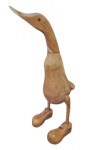 Pato confeccionado em bloco de madeira e ricamente esculpido e trabalhado. Medida 35cm.